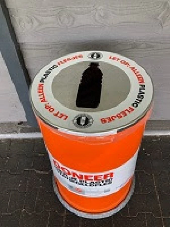 Donatiebakken lege flessen op Leeuwenbergh